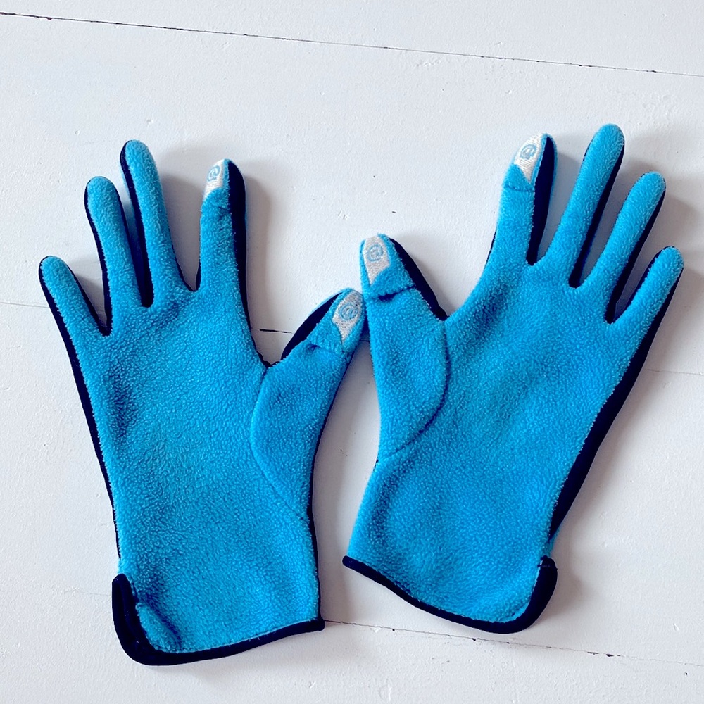 Barneys New York Light Blue Fleece Tech Gloves, size: Small